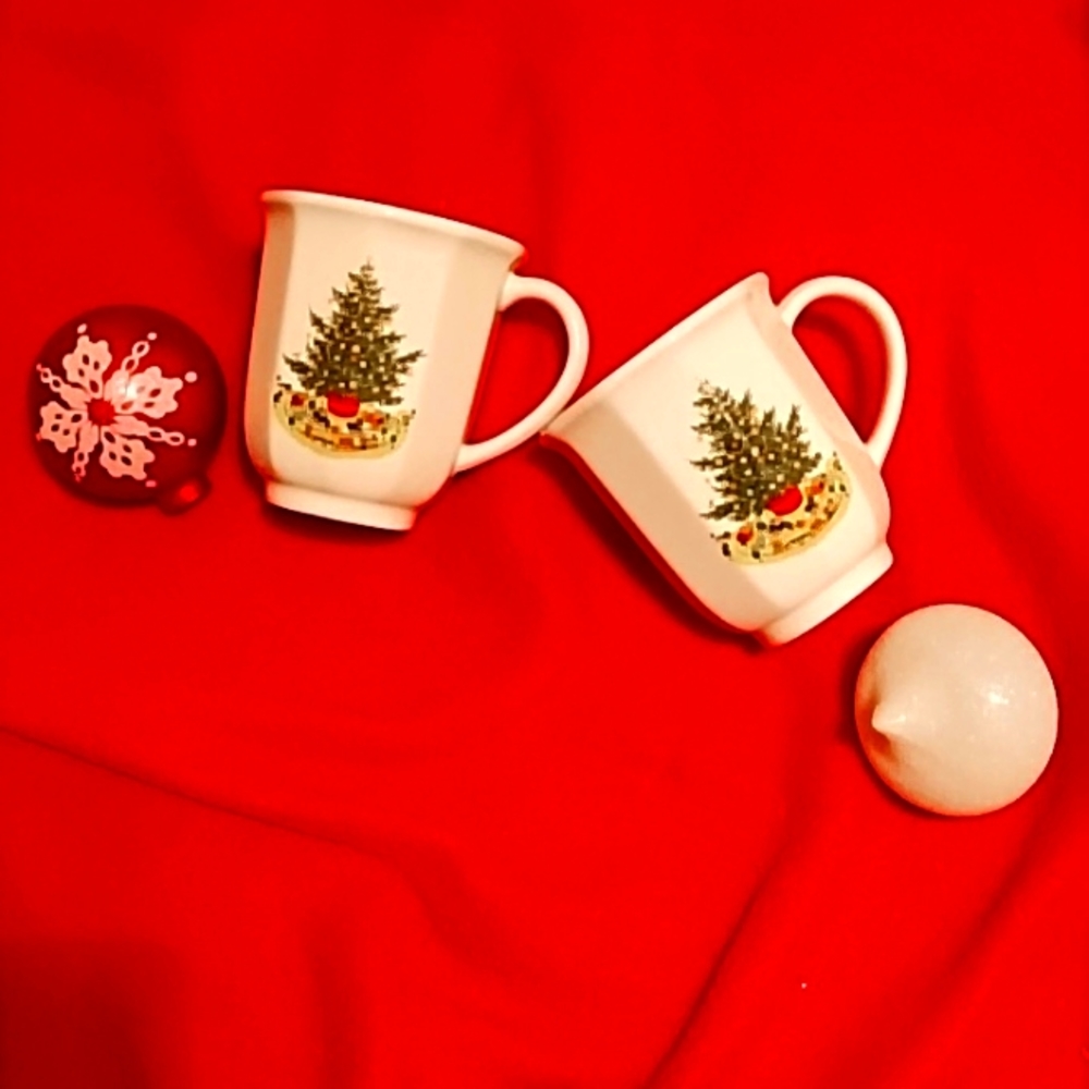Christmas Heritage set of four coffee mugs